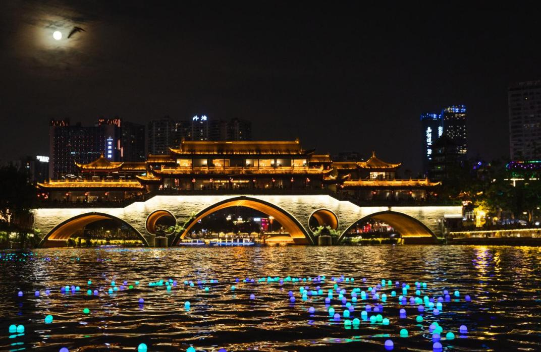 打卡成都万千气象夜景陪你浪漫跨年