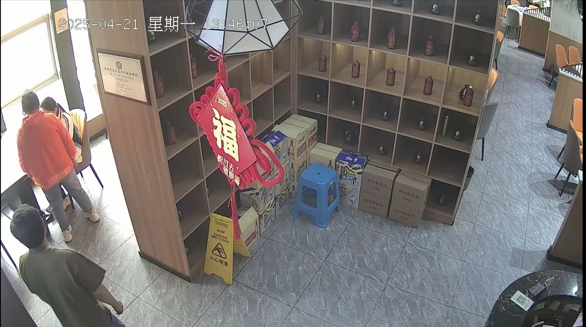 母女就餐1小时未动筷？遭遇电诈！警民联手紧急阻诈