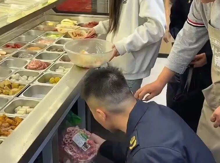 鸭肉当猪肉牛肉卖、后厨环境堪忧网红“刘文祥”被查!(图12)