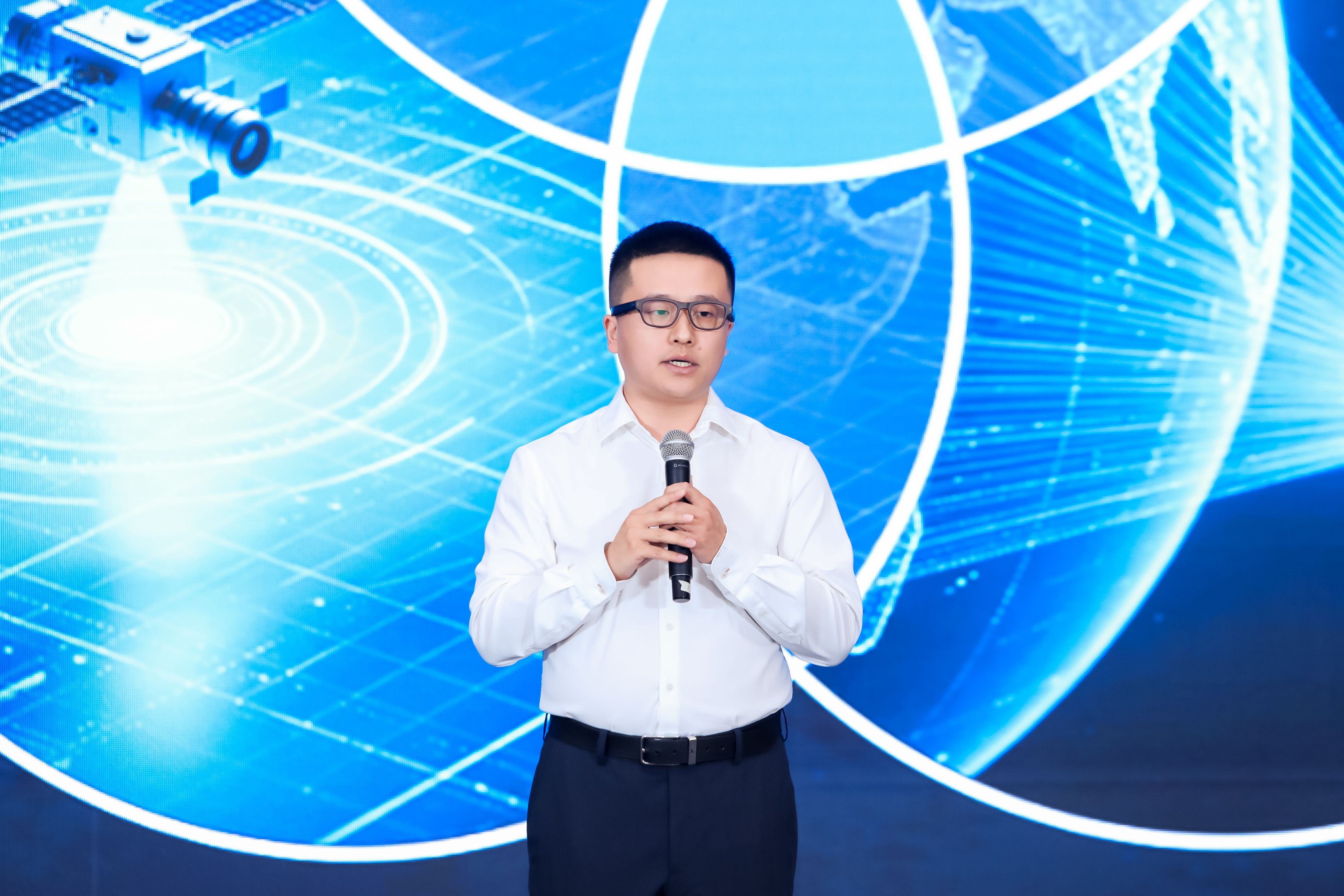 航天大咖说①丨邹云坤:从“单打独斗”到“聚势成链”眉山卫星产业启新程(图3)