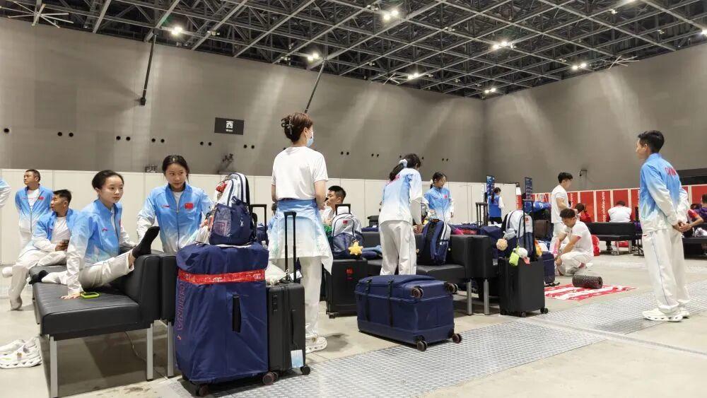 多国亚运代表队落地名古屋被困机场数小时现场只提供水没有食物(图2)